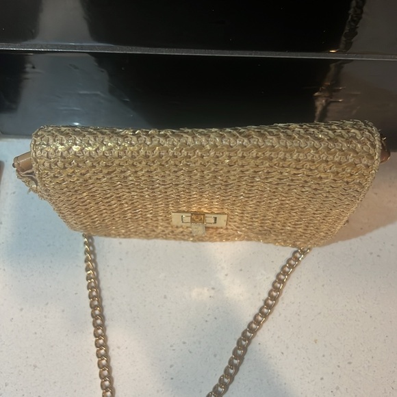 Mini Woven Crossbody Bag! Chain Link Strap. Turn Lock Closure. Metallic Gold - Picture 12 of 15